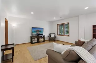 919 Lochmoore Dr, Waunakee, WI 53597 - Photo 35