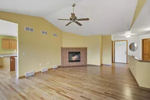 402 Matterhorn Dr, Verona, WI 53593 - Photo 5