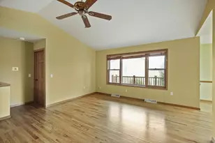 402 Matterhorn Dr, Verona, WI 53593 - Photo 7