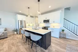 Unit 4 4 Bellflower Dr, DeForest, WI 53532 - Photo 5