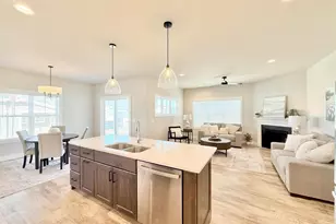 Unit 4 4 Bellflower Dr, DeForest, WI 53532 - Photo 3