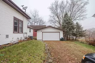225 Washington St, Mineral Point, WI 53565 - Photo 29