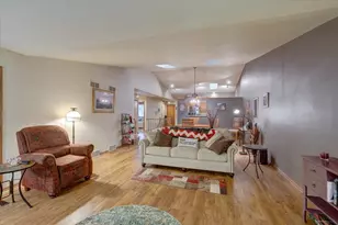 711 Kensington Square, Stoughton, WI 53589 - Photo 9
