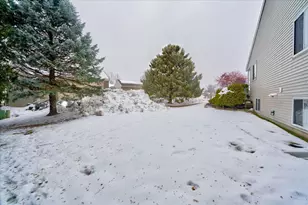 711 Kensington Square, Stoughton, WI 53589 - Photo 37