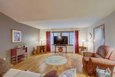 711 Kensington Square, Stoughton, WI 53589 - Photo 7