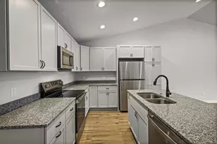 400 Orchid Ave, Stoughton, WI 53589 - Photo 5