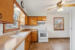 1727 24th St, Kenosha, WI 53140 - Photo 11