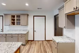 705 Stelting St, Sparta, WI 54656 - Photo 3