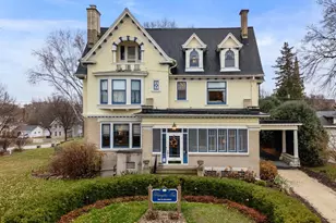 611 E Walnut St, Horicon, WI 53032 - Photo 1