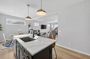 463 Crusader Pt, Waunakee, WI 53597 - Photo 15