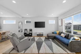 463 Crusader Pt, Waunakee, WI 53597 - Photo 9