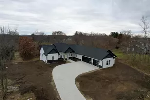 5611 N Vista Ln, Janesville, WI 53548 - Photo 5