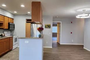 960 Rockefeller Ln, Madison, WI 53704 - Photo 5