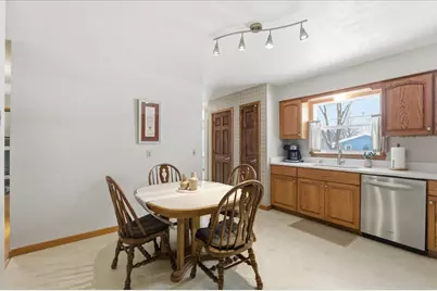 1121 Winn Trail, Madison, WI 53704 - Photo 9