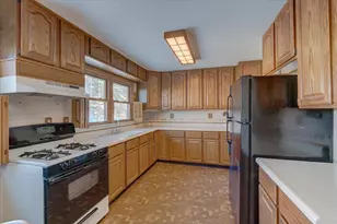 505 N Cleveland St, Poynette, WI 53955 - Photo 9