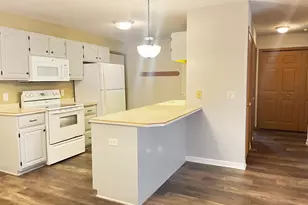 590 Kelvington Dr, Sun Prairie, WI 53590 - Photo 3