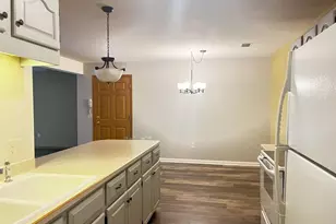 590 Kelvington Dr, Sun Prairie, WI 53590 - Photo 5