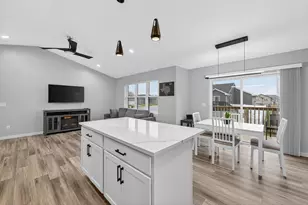 654 Locust Ln, Janesville, WI 53536 - Photo 7