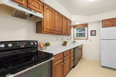 2845 Tomahawk Court, Middleton, WI 53562 - Photo 9