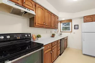 2845 Tomahawk Ct, Middleton, WI 53562 - Photo 9