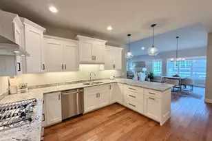 Unit 8 2 Bellflower Dr, DeForest, WI 53532 - Photo 7