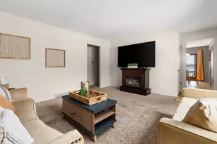 1301 Rae Ln, Madison, WI 53711 - Photo 9