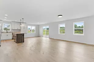 333 Dahlia Dr, Stoughton, WI 53589 - Photo 9