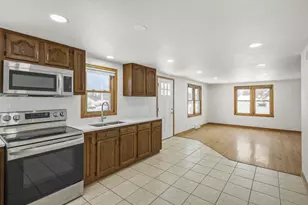 2221 Kellogg Ave, Janesville, WI 53546 - Photo 7