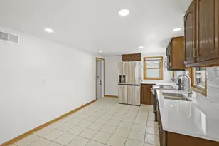 2221 Kellogg Ave, Janesville, WI 53546 - Photo 11