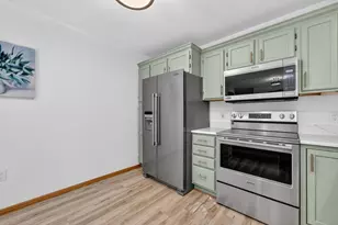 809 Southbound Dr, DeForest, WI 53532 - Photo 9