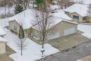 1716 Hillcrest Dr, Baraboo, WI 53913 - Photo 37