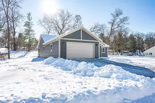 1618 Michigan Ave, Wisconsin Dells, WI 53965 - Photo 3