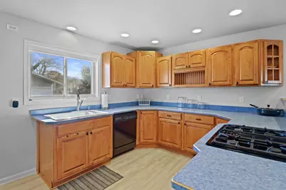 505 W Green Street, Watertown, WI 53098 - Photo 5