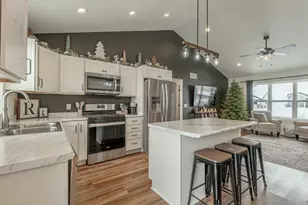 364 S 7th St, Janesville, WI 53536 - Photo 9