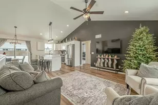 364 S 7th St, Janesville, WI 53536 - Photo 5