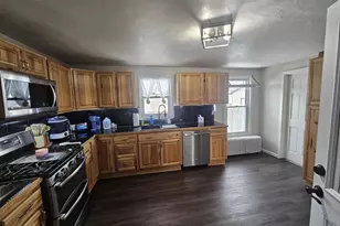 321 E Carroll St, Portage, WI 53901 - Photo 17