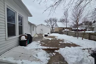 321 E Carroll St, Portage, WI 53901 - Photo 25