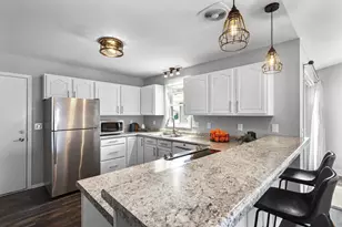 3618 Stonebridge Dr, Madison, WI 53719 - Photo 9