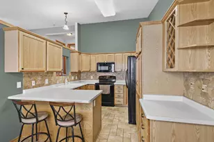 219 Chateau Dr, Cottage Grove, WI 53527 - Photo 9