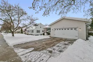 906 N Main St, Edgerton, WI 53534 - Photo 3