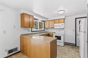 623 Cross St, Poynette, WI 53955 - Photo 11