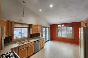 2715 N Wuthering Hills Dr, Janesville, WI 53546 - Photo 3