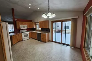 2715 N Wuthering Hills Dr, Janesville, WI 53546 - Photo 5