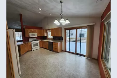 2715 N Wuthering Hills Drive, Janesville, WI 53546 - Photo 5