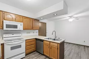 535 E Slifer St, Portage, WI 53901 - Photo 9