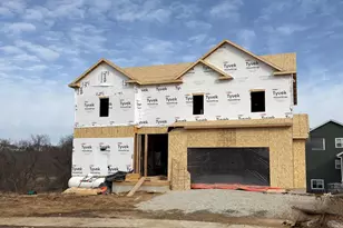 2362 Lonnie Ct, Sun Prairie, WI 53590 - Photo 3