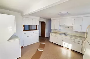 308 Academy St, Elroy, WI 53929 - Photo 7