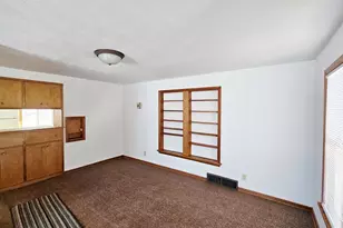 308 Academy St, Elroy, WI 53929 - Photo 9