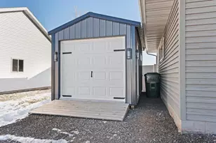 531 Midway Dr, Reedsburg, WI 53959 - Photo 3