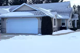 122 Summit Ct, Columbus, WI 53925 - Photo 3